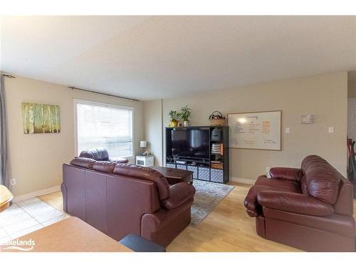 48 Rose Valley Way, Wasaga Beach, ON - Indoor Photo Showing Living Room