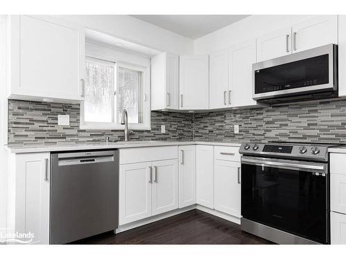 309 Syples Street, Burk'S Falls, ON - Indoor Photo Showing Kitchen With Upgraded Kitchen