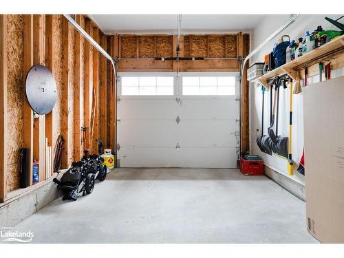 123 Conservation Way, Collingwood, ON - Indoor Photo Showing Garage