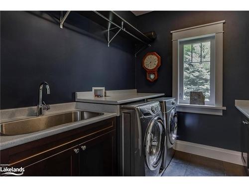148 Goldfinch Crescent, Tiny, ON - Indoor Photo Showing Laundry Room