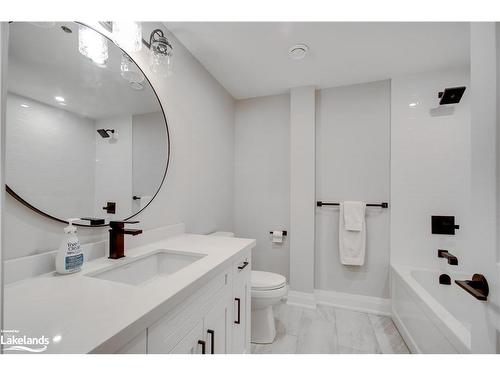 305-200 Anglo Street, Bracebridge, ON - Indoor Photo Showing Bathroom