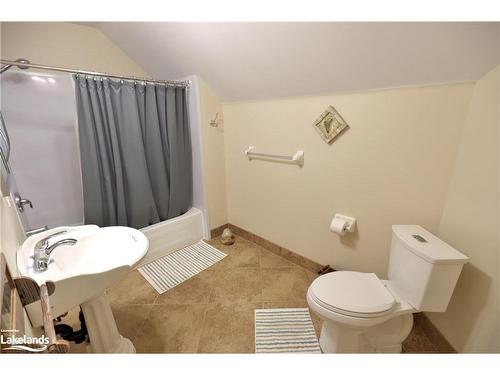 17 Peel Street, Penetanguishene, ON - Indoor Photo Showing Bathroom