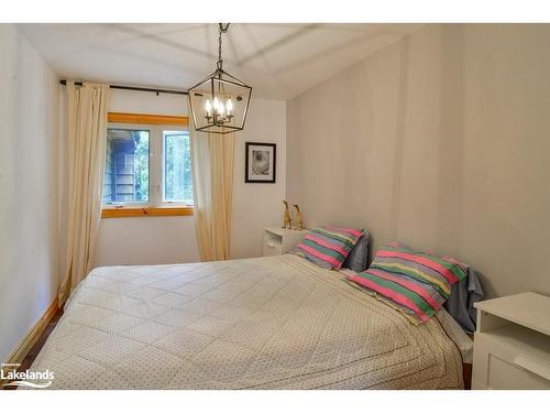 1096 Eilean Gowan Island, Bracebridge, ON - Indoor Photo Showing Bedroom