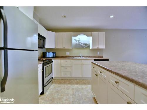 65 Meadow Lane, Wasaga Beach, ON - Indoor Photo Showing Kitchen With Double Sink