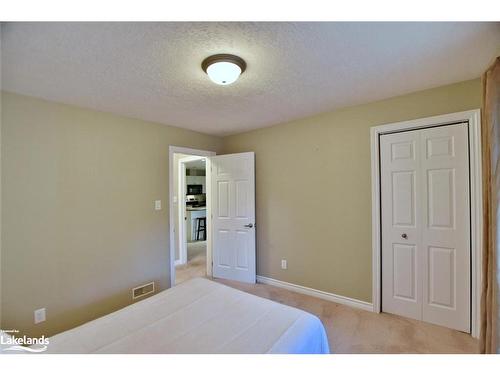 65 Meadow Lane, Wasaga Beach, ON - Indoor Photo Showing Bedroom