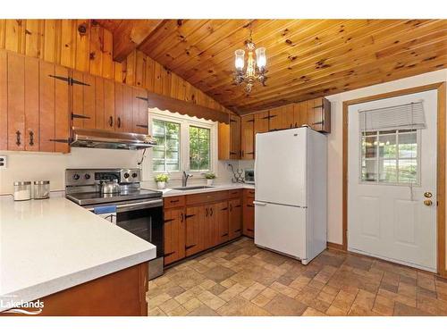 10 Firefly Way, Seguin, ON - Indoor Photo Showing Kitchen