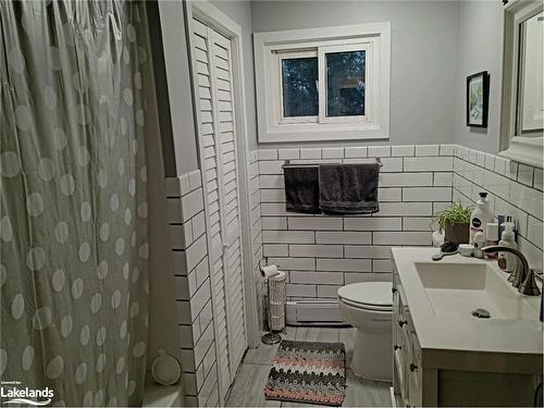 201-355 Bethune Drive S, Gravenhurst, ON - Indoor Photo Showing Bathroom