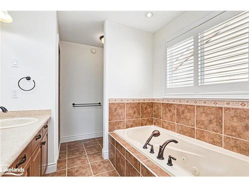 23 Chamberlain Crescent, Collingwood, ON - Indoor Photo Showing Bathroom