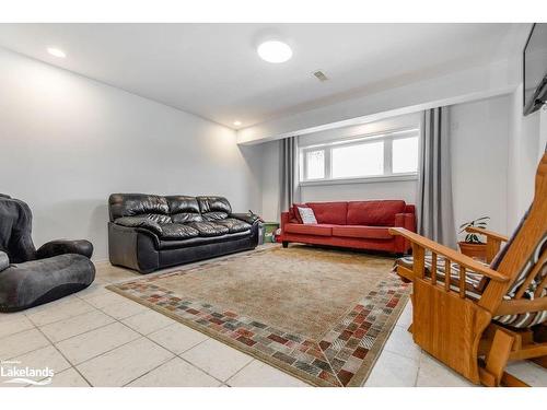 4242 Hogback Road, Glencairn, ON - Indoor Photo Showing Bedroom