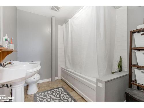 4242 Hogback Road, Glencairn, ON - Indoor Photo Showing Bathroom