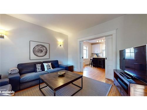 143 Fourth Street W, Collingwood, ON - Indoor Photo Showing Living Room