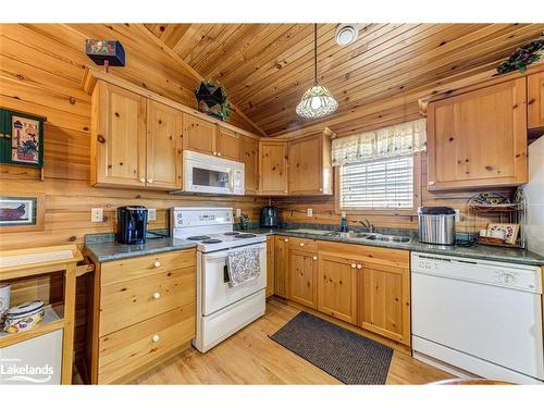 44 Cabin Crescent, Wasaga Beach, ON - Indoor Photo Showing Kitchen With Double Sink