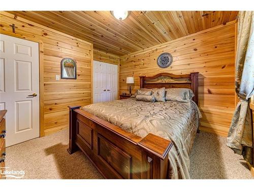 44 Cabin Crescent, Wasaga Beach, ON - Indoor Photo Showing Bedroom