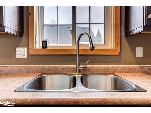 11 Temagami Trail, Wasaga Beach, ON - Indoor Photo Showing Kitchen With Double Sink