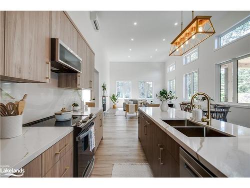 11 Lang Court, Sundridge, ON - Indoor Photo Showing Kitchen With Double Sink With Upgraded Kitchen