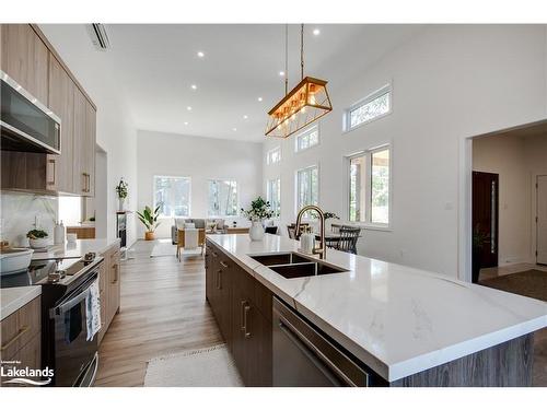 11 Lang Court, Sundridge, ON - Indoor Photo Showing Kitchen With Double Sink With Upgraded Kitchen