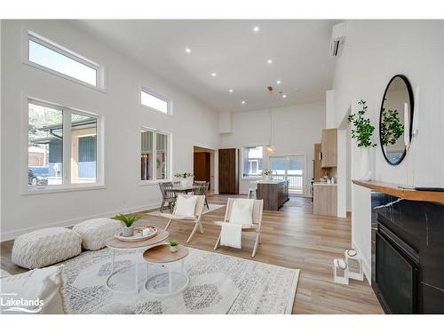 11 Lang Court, Sundridge, ON - Indoor Photo Showing Living Room