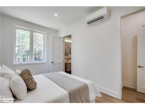 11 Lang Court, Sundridge, ON - Indoor Photo Showing Bedroom