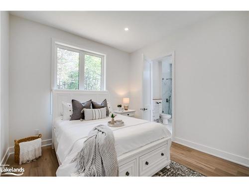 11 Lang Court, Sundridge, ON - Indoor Photo Showing Bedroom