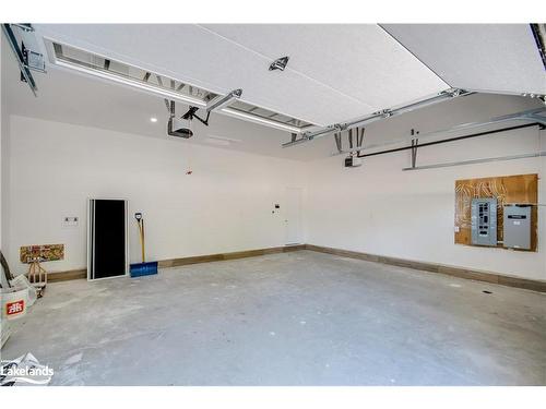 11 Lang Court, Sundridge, ON - Indoor Photo Showing Garage