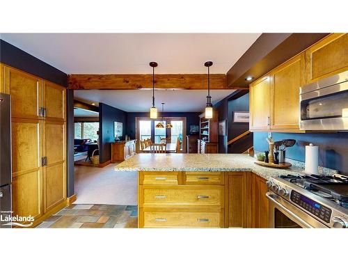8254 21/22 Nottawasaga Side Road, Duntroon, ON - Indoor Photo Showing Kitchen With Double Sink