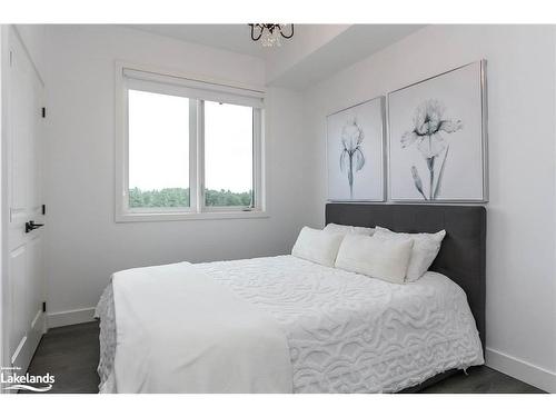 402-16 Beckwith Lane, The Blue Mountains, ON - Indoor Photo Showing Bedroom