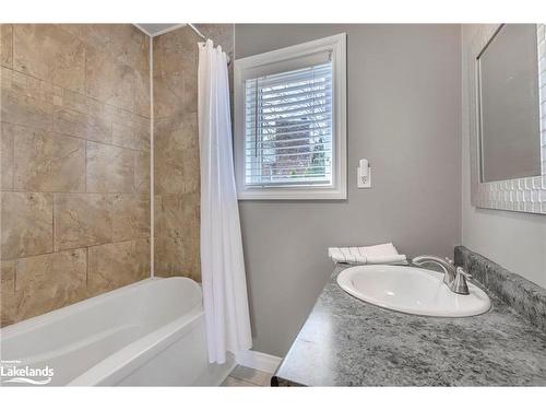3628 Bayou Road, Severn, ON - Indoor Photo Showing Bathroom