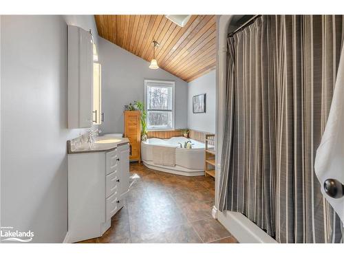 3628 Bayou Road, Severn, ON - Indoor Photo Showing Bathroom