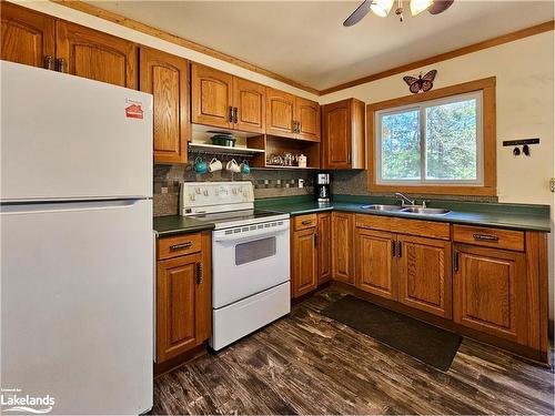 1038 Clarence Private, Bracebridge, ON - Indoor Photo Showing Kitchen With Double Sink