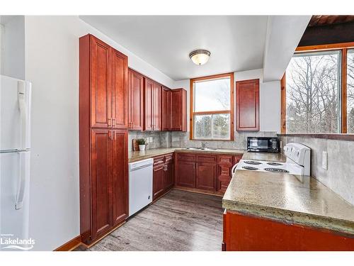 141 Kandahar Lane, The Blue Mountains, ON - Indoor Photo Showing Kitchen