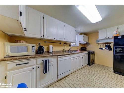 30 Kohl Street, Collingwood, ON - Indoor Photo Showing Kitchen