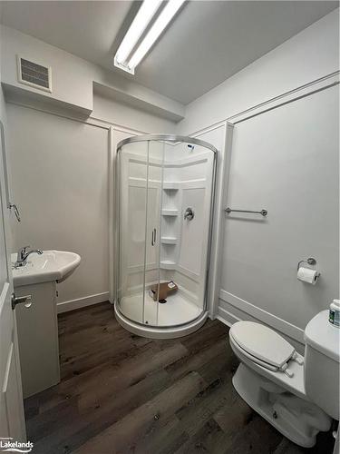 476 Yonge Street, Midland, ON - Indoor Photo Showing Bathroom