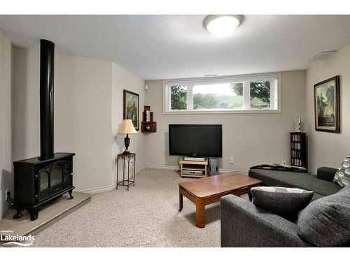 106 Crossan Court, The Blue Mountains, ON - Indoor Photo Showing Living Room