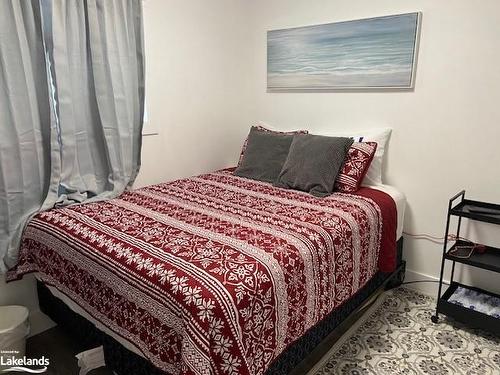 70 24Th Street N, Wasaga Beach, ON - Indoor Photo Showing Bedroom