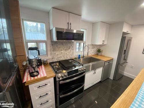 70 24Th Street N, Wasaga Beach, ON - Indoor Photo Showing Kitchen With Stainless Steel Kitchen