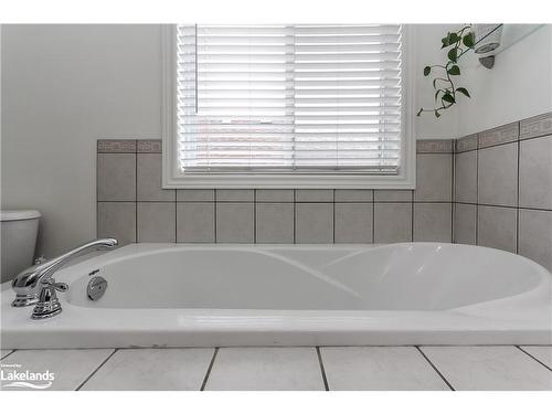 20 Lynden Street, Collingwood, ON - Indoor Photo Showing Bathroom