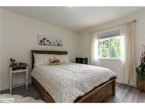 20 Lynden Street, Collingwood, ON - Indoor Photo Showing Bedroom
