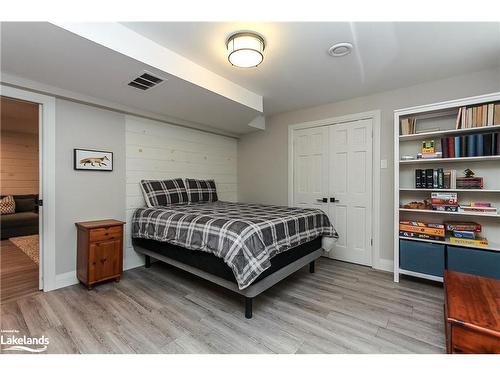 20 Lynden Street, Collingwood, ON - Indoor Photo Showing Bedroom