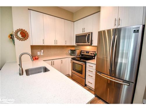 513-111 Worsley Street, Barrie, ON - Indoor Photo Showing Kitchen With Stainless Steel Kitchen