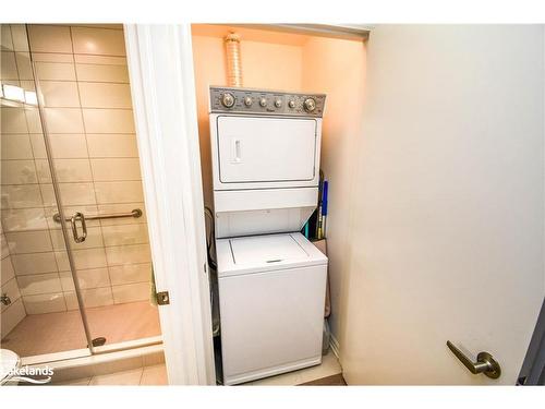 513-111 Worsley Street, Barrie, ON - Indoor Photo Showing Laundry Room