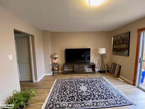 473 Sixth Street, Collingwood, ON - Indoor Photo Showing Living Room