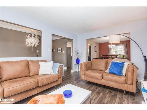 47 Caribou Trail, Wasaga Beach, ON - Indoor Photo Showing Living Room