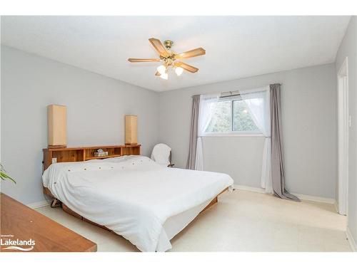 47 Caribou Trail, Wasaga Beach, ON - Indoor Photo Showing Bedroom