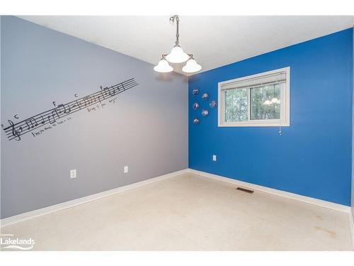 47 Caribou Trail, Wasaga Beach, ON - Indoor Photo Showing Other Room