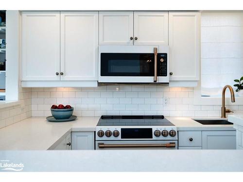 627 Johnston Park Avenue, Collingwood, ON - Indoor Photo Showing Kitchen With Upgraded Kitchen