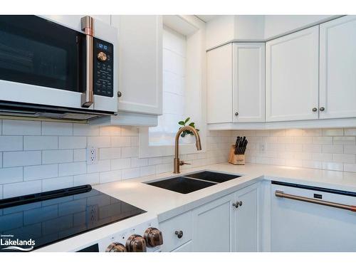 627 Johnston Park Avenue, Collingwood, ON - Indoor Photo Showing Kitchen With Double Sink