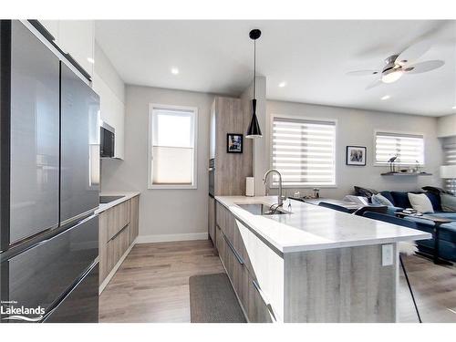 102-10 Beausoleil Drive, Town Of Blue Mountains, ON - Indoor Photo Showing Kitchen With Upgraded Kitchen