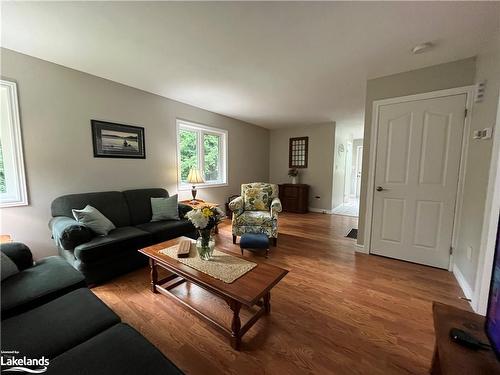 1035 Pebble Brook Lane, Algonquin Highlands, ON - Indoor Photo Showing Living Room