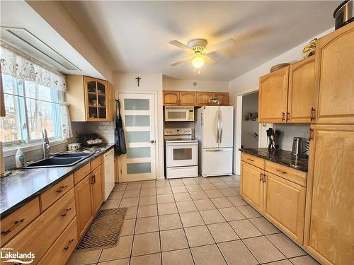 949 Hahne Drive, Gravenhurst, ON - Indoor Photo Showing Kitchen With Double Sink