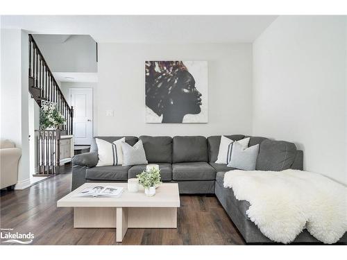 11 Robertson Street, Collingwood, ON - Indoor Photo Showing Living Room